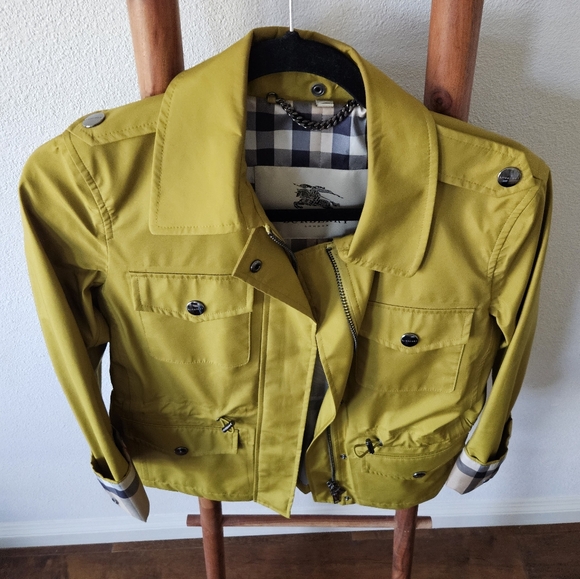 Burberry Mustard Gold Rain Jacket - Picture 3 of 16